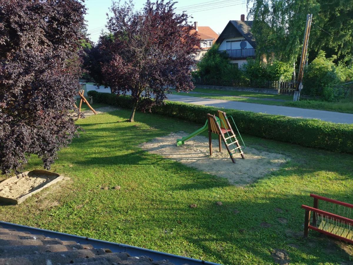 Erika Vendeghaz Centrumban Balatonkeresztur Exterior photo